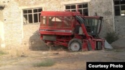 Солиқ йиғиш¸ пахта териш¸ макулатура ва металлолом йиғиш каби ишлар қатори фермерлардан ўғирланган солярка жойини тўлдириш ҳам ўқитувчига юклатилди.