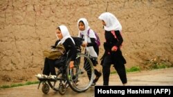 دانش آموزان دختر مکتب در افغانستان 