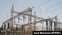 زیرساختهای انتقال برق در سراسر عراق به دلیل فرسودگی حدود ۳۰ تا ۵۰ درصد از انرژی در گردش را هدر می دهند. (عکس از آرشیو)