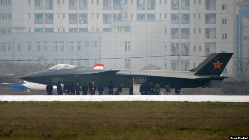 Китайский истребитель-невидимка J-20, принятый на вооружение в 2017 году