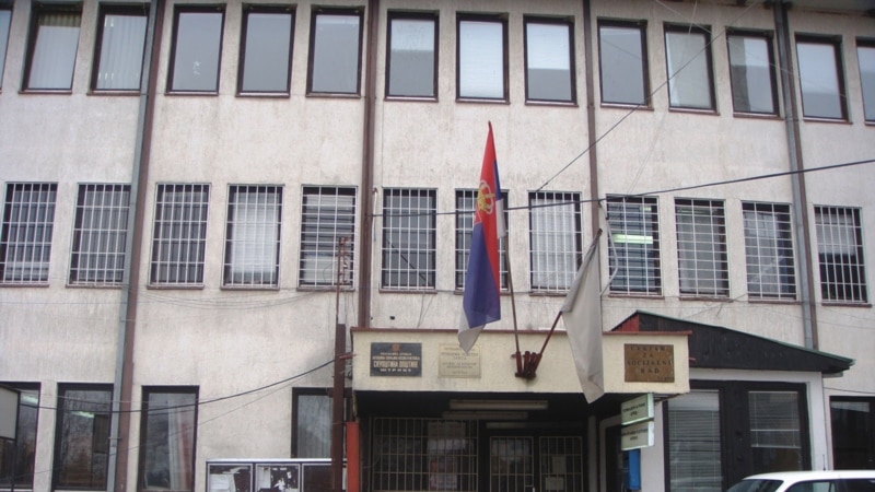 A e shkelin rendin kushtetues punonjësit e institucioneve serbe në Kosovë?