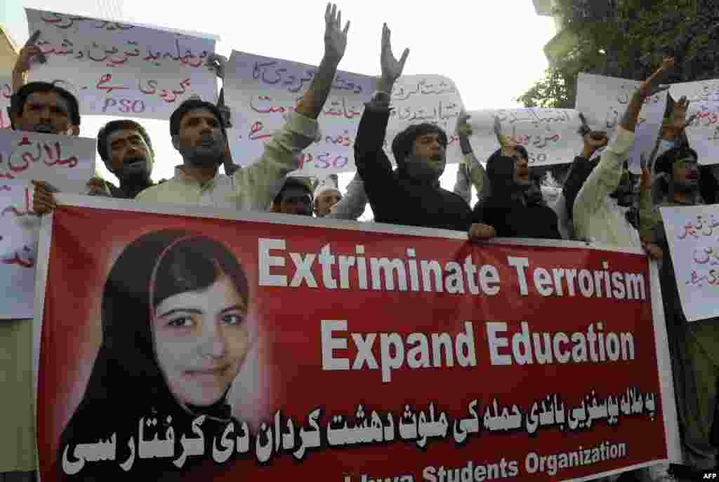 Pakistani students shout slogans during a protest against the attack in Quetta on October 11, 2012.