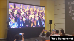 Члены партии "Әділет" голосуют на съезде партии, 14 июня 2026 года, Астана