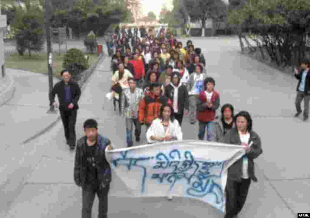 Мирная демонстрация Северо западного национального университета Ланжу, 19 марта 2008