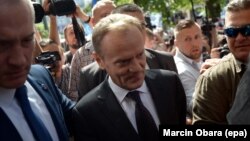 Дональд Туск перед допросом в прокуратуре Польши 3 августа 2017 года 