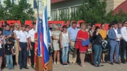 Линейка, посвященная Дню знаний в симферопольской академической (бывшей украинской) гимназии. Крым, Симферополь, 1 сентября 2017 года. Архивное фото

