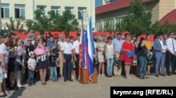 Линейка, посвященная Дню знаний в симферопольской академической гимназии. Крым, Симферополь, 1 сентября 2017 года. Архивное фото