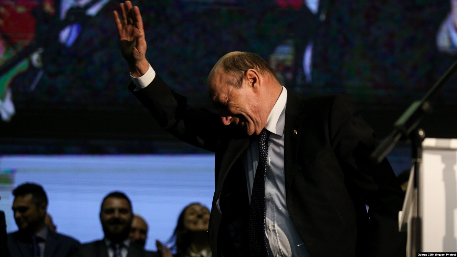 Traian Băsescu a fost președinte al României până în 2014. Finalul de mandat a fost marcat de o serie de scandaluri care i-au știrbit mult imaginea. Arestarea fratelui, pentru corupție, dar și a fostei lui colaboratoare, Elena Udrea, s-au numărat printre acestea. 