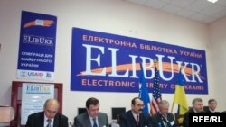 Конференція присвячена приєднанню України до всесвітньої електронної мережі знань<br />(фото Валентини Червоножко) 