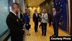 Владина делегација предводена од премиерот Зоран Заев се сретна со Високaтa претставничка на Европската унија за надворешна политика и безбедност Федерика Могерини во Брисел. 12, јуни, 2017