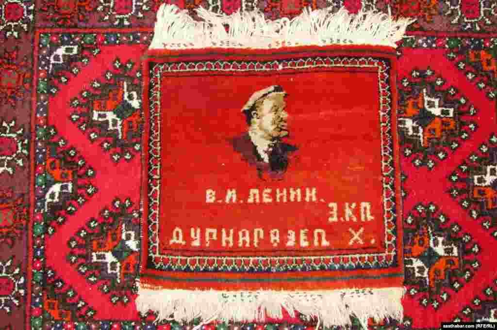 Leniniň halynyň ýüzüne dokalan portreti