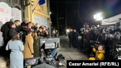 Marcel Ciolacu, Mihai Tudose și Sorin Grindeanu au apărut la declarații în fața presei la 19:40, când mai erau doar 100 de minute până la închiderea urnelor.