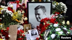 Могила Алексея Навального на Борисовском кладбище Москвы