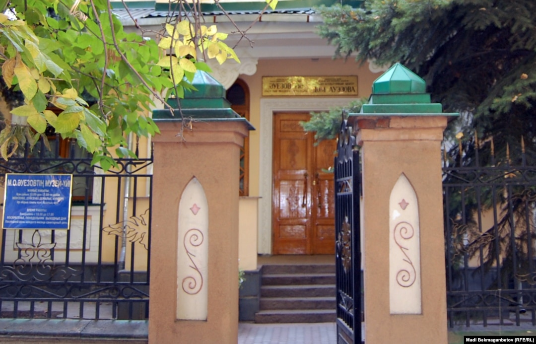 Қысқа шашты орыс порно