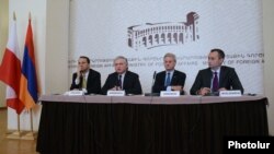 Բուլղարիայի, Լեհաստանի, Հայաստանի եւ Շվեդիայի արդգործնախարարների համատեղ ասուլիսը: 