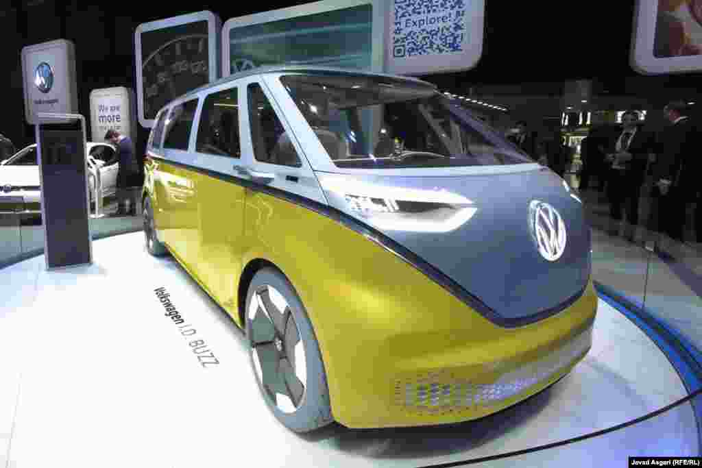مدل الکتریکی کانسپت فولکس واگن که بر اساس یکی از معروف ترین محصولات این شرکت ساخته شده است .