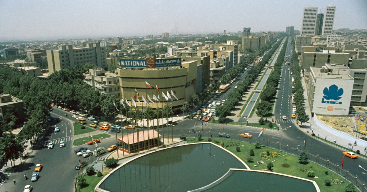 Траннидің бәрінің көзінше транзакцияланғаны туралы бейнелерді қараңыз