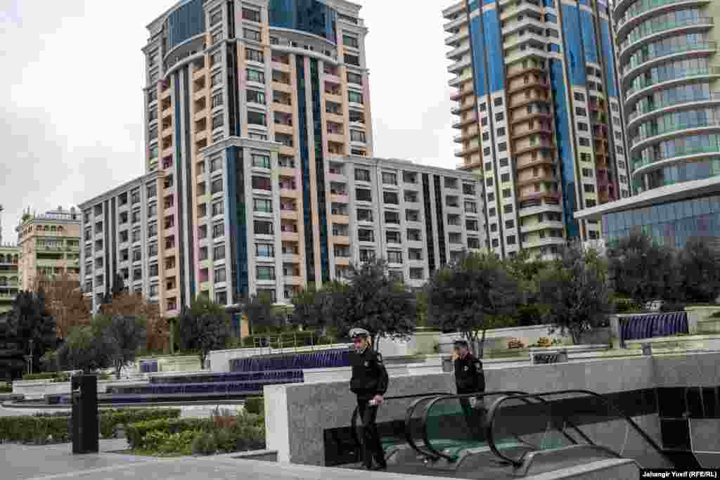 &laquo;JW Marriott Abşeron&raquo; mehmanxanasının qarşısı