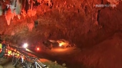 Опасная ловушка: когда спасут школьников, застрявших в пещере в Таиланде? (видео)