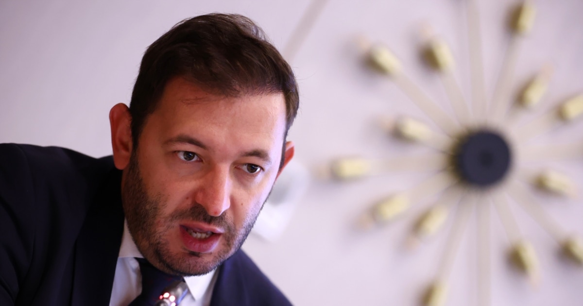 Партиен лидер, зам.-кмет, двама общински съветници и двама районни кметове