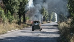 Do Bilozerskea smo pješačili oko 20 km, uz pratnju Fare, vojnika brigade Rubiž ukrajinske Nacionalne garde. U blizini linije fronta hodanje je često sigurnije od vožnje, jer je dronove teže uočiti i izbjeći kada ste u vozilu.