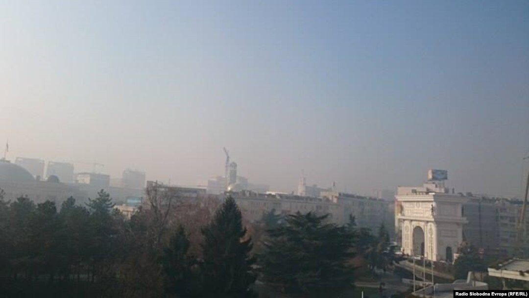 Скопје во ден кога загадувањето на воздухот е неколкупати зголемено над дозволеното. 