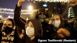 Илустрација - млади на протест за чист воздух во декември 2019