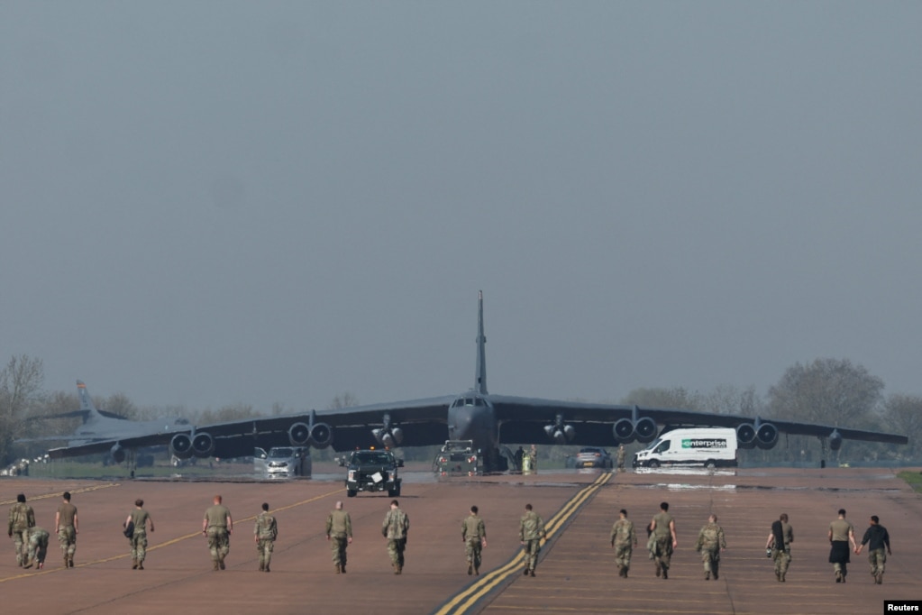 Bombarduesi amerikan B-52 Stratofortress u rikthye në bazën ajrore RAF Fairford në Britani më 8 prill, i pajisur me municione, pas njoftimit për armëpushim.