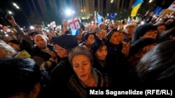 FOTOGALERIE - Georgienii au ieșit cu miile în stradă pentru a protesta împotriva fraudării alegerilor