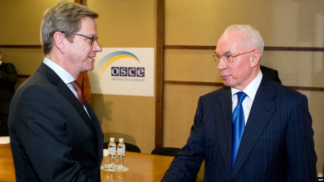 German acting Foreign Minister Guido Westerwelle (left) greets Ukrainian Prime Minister Mykola Azarov during the OSCE meeting in Kyiv on December 5.
