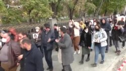 Ի աջակցություն գերեվարված և անհետ կորած զինվորականների երթի մասնակիցները նամակ հանձնեցին ՌԴ դեսպանատուն