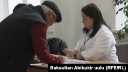 Жогорку Кеңешке шайлоо учурунда тартылган сүрөт. 2025-жыл. 