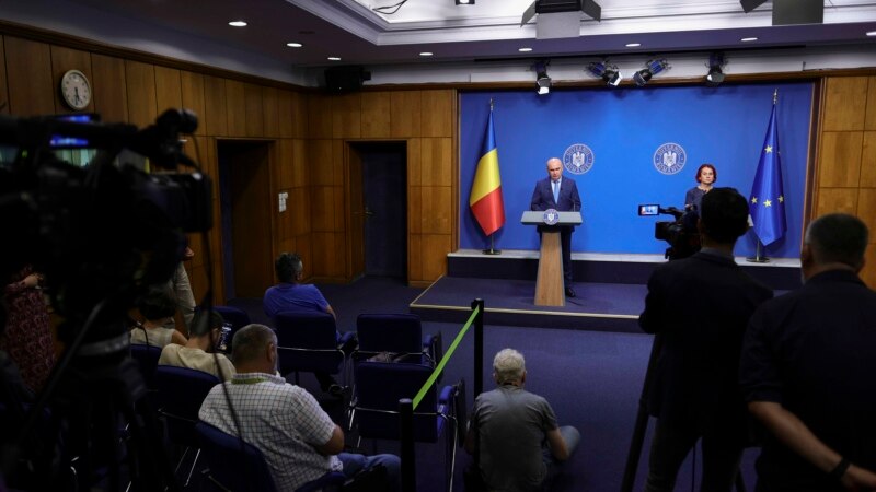 Proiect: Transferurile şi detaşările între instituţii ar putea fi blocate. Cumulul pensiei cu salariul, interzis „fără excepții”