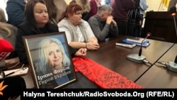 Також суддя зобов’язав В’ячеслава Зінченка виплатити як відшкодування моральних збитків розміром п’ять мільйонів гривень дочці Ірини Фаріон Софії Особі