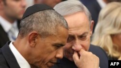 Beniamin Netaniahu (dreapta) și Barack Obama la funeraliile fostului președinte israelian Shimon Peres, 30 septembrie 2016.