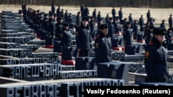 Ганаровая вахта кадэтаў у Хатыні, архіўнае фота