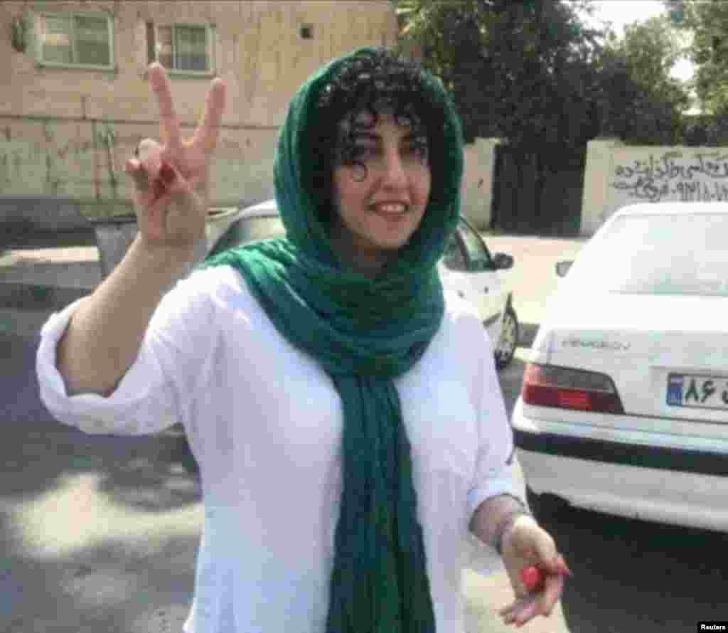 ИРАН -&nbsp;Добитничката на Нобеловата награда за мир Наргес Мохамади започна штрајк со глад на 6 ноември, откако на неа и на другите затворенички, наводно, им била одбиена медицинска помош, но и во знак на протест против задолжителниот хиџаб за жените во Иран, соопшти организацијата која се залага за правата на оваа активистка.