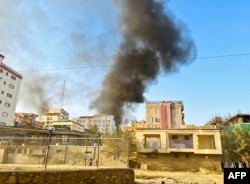 Дим піднімається з будівлі після авіаударів у Кабулі, 15 жовтня 2025 року