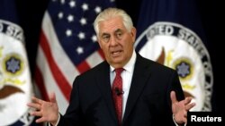 Rex Tillerson adresîndu-se angajaților Departamentului de Stat