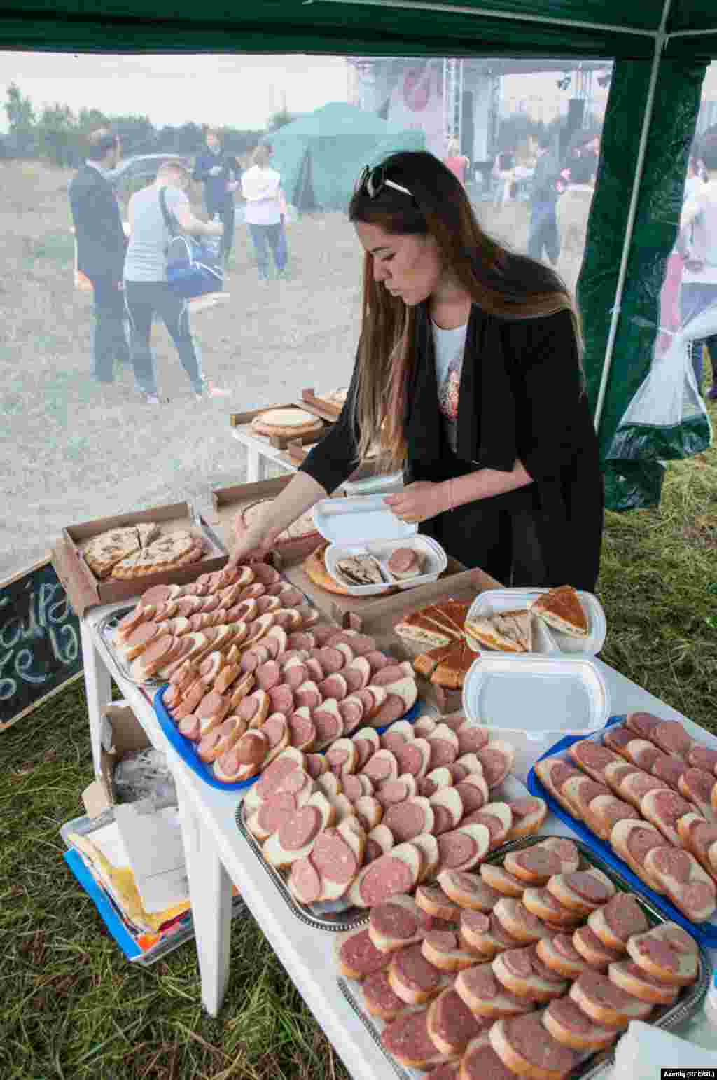 Чара рәсми ачылганга кадәр яшьләр җиңелчә капкалап алды