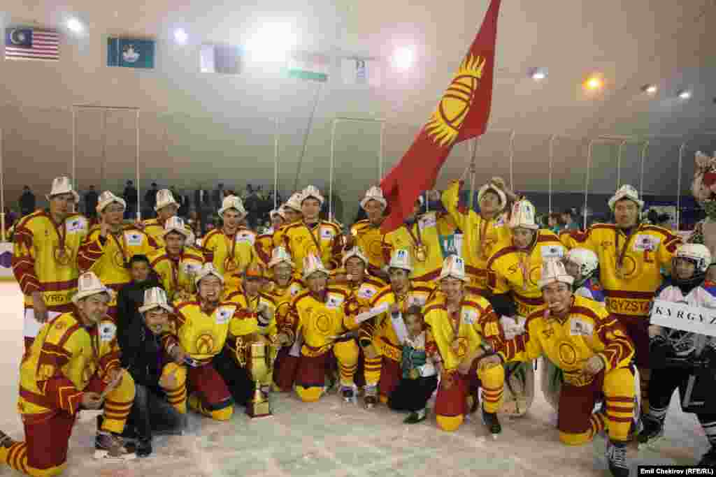 Кыргызстандын хоккей боюнча улуттук курама командасы 2017-жылы январь айында Алматыда өтчү 28-Дүйнөлүк кышкы универсиада оюндарына катышат.