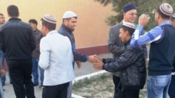 Diňle: Häkimiýetler Mawlid baýramy sadakalary üçin telekeçilere azyk, pul 'salgydyny' saldy