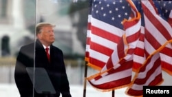 Fostul președinte SUA, Donald Trump a afirmat în mod fals că alegerile ar fi fost fraudate, inclusiv într-un discurs din 6 ianuarie ținut în apropierea clădirii Capitoliului.