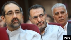 Former government spokesman Abdollah Ramezanzadeh (L), was arrested following mass protests in 2009. Photo from his trial at the time.