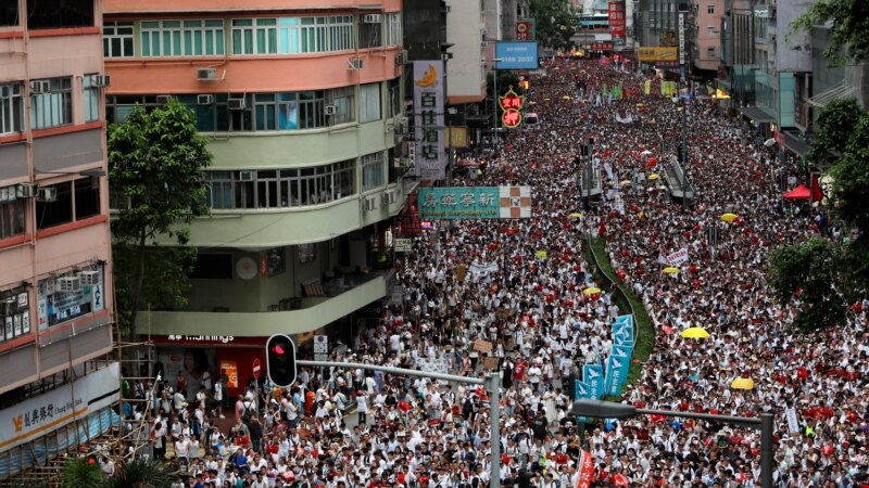 Гонконг: студенттер Кэрри Лэм менен сүйлөшүүдөн баш тартышты