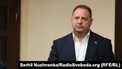 უკრაინის პრეზიდენტის ოფისის ყოფილი ხელმძღვანელი ანდრი ერმაკი უმაღლესი ანტიკორუფციული სასამართლოს სხდომაზე. 2026 წლის 12 მაისი