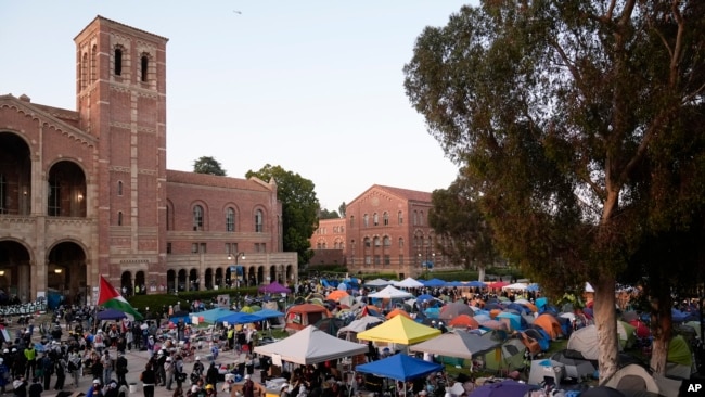 Tendat e ngritura në kampusin e UCLA. 1 maj 2024.
