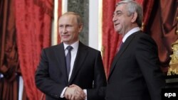 Russia - Russian President Vladimir Putin (L) welcomes Armenian President Serzh Sargsyan (R) in Kremlin, Moscow, 23 December 2014. 