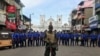 Военные Шри-Ланки охраняют храм после взрывов в Коломбо
