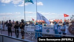 Церемония поднятия флага Федерации кокпара в день открытия чемпионата. Астана, 21 августа 2017 года.
